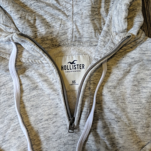 Hollister | Cropped Half Zip Hoodie - Picture 3 of 5